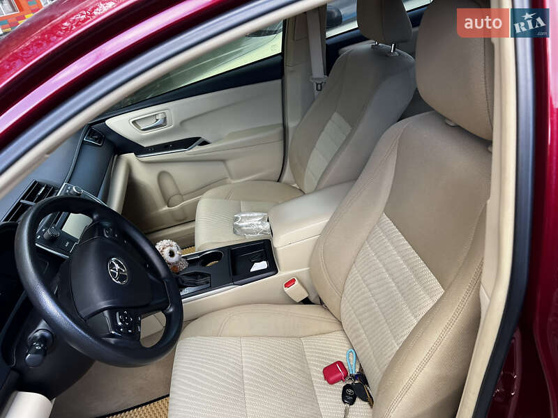 Седан Toyota Camry 2015 в Дніпрі