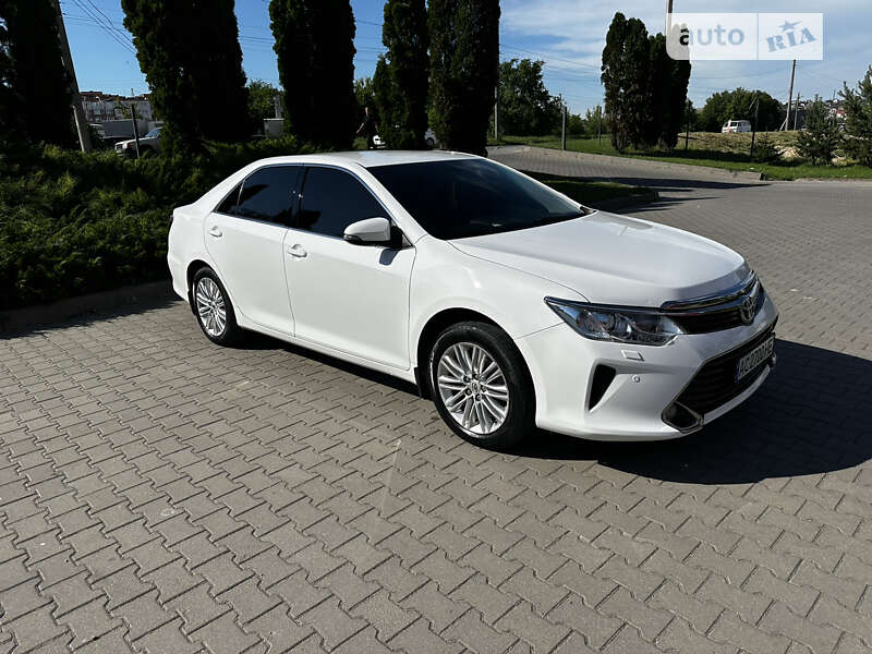 Седан Toyota Camry 2016 в Хмельницькому