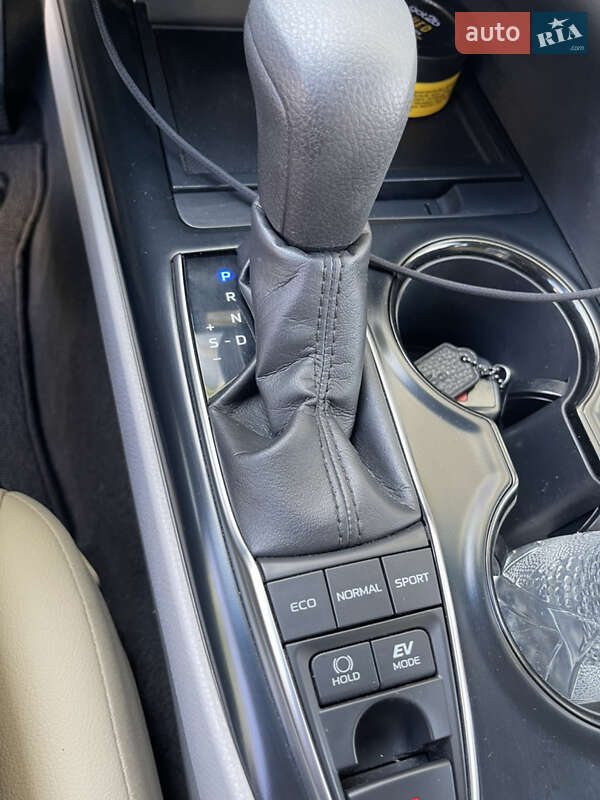 Седан Toyota Camry 2017 в Івано-Франківську