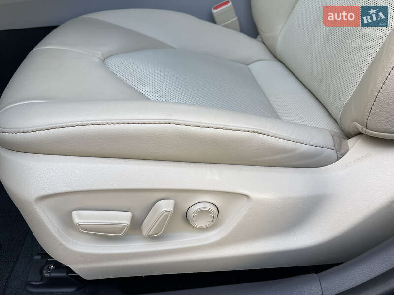 Седан Toyota Camry 2017 в Івано-Франківську