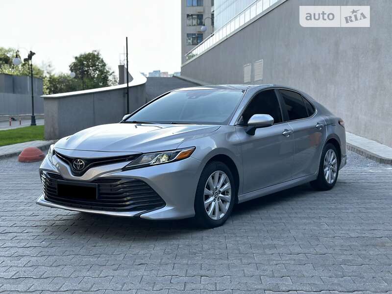 Седан Toyota Camry 2018 в Києві