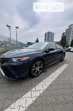 Седан Toyota Camry 2018 в Львове