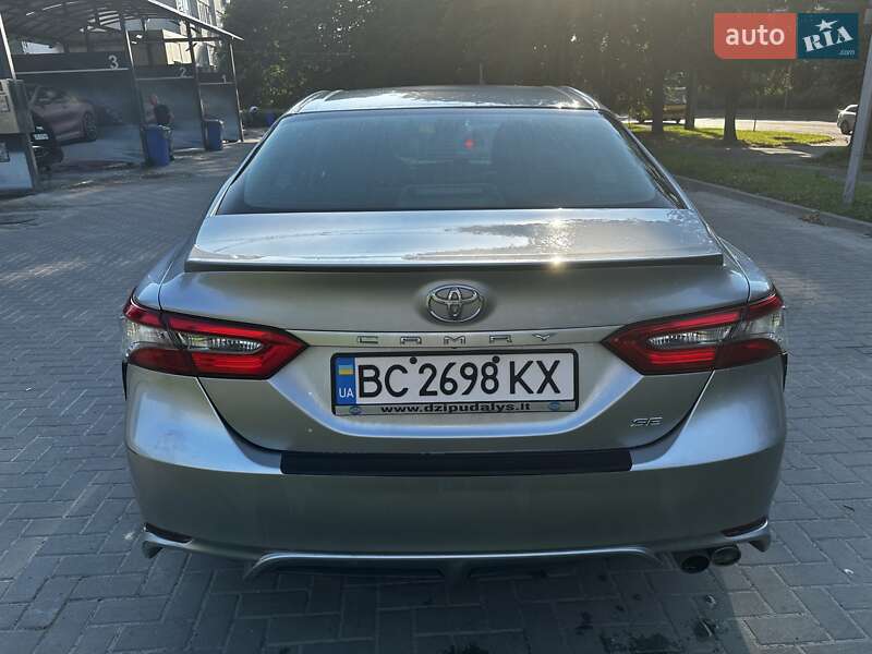 Седан Toyota Camry 2018 в Львові