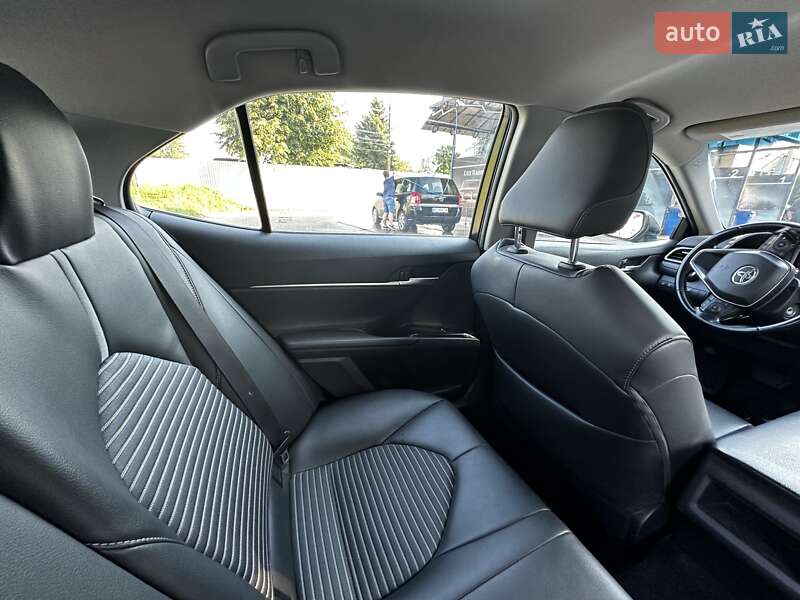 Седан Toyota Camry 2018 в Львові