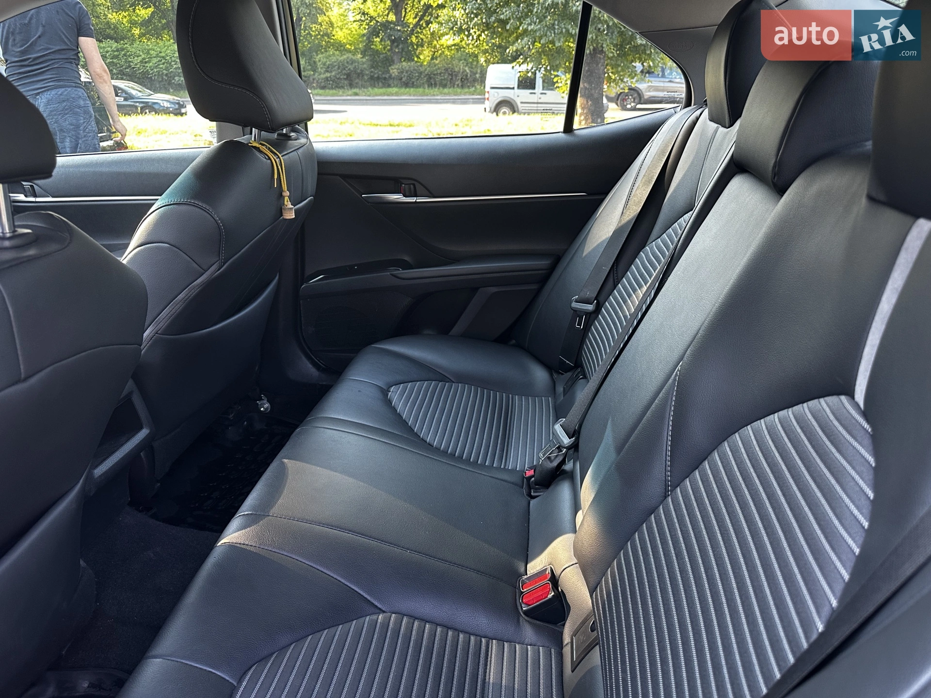 2018 Toyota Camry - мініатюра 18