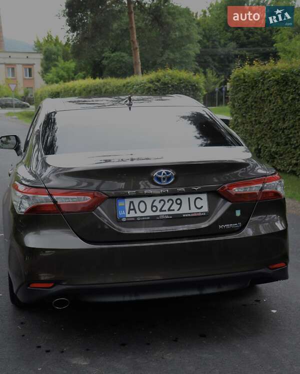 Седан Toyota Camry 2019 в Перечині