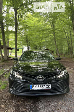 Седан Toyota Camry 2019 в Рівному