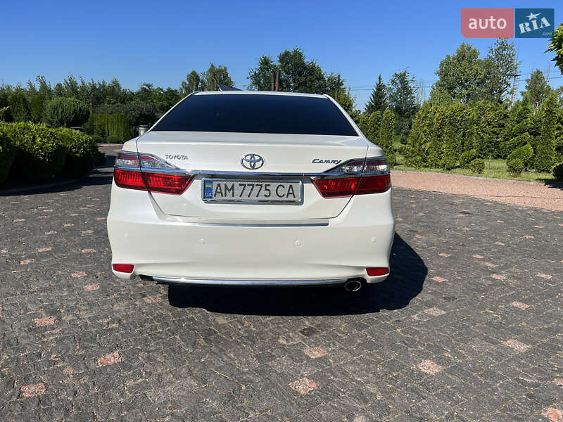 Седан Toyota Camry 2017 в Житомире
