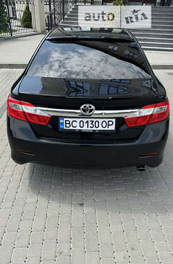 Седан Toyota Camry 2012 в Червонограді