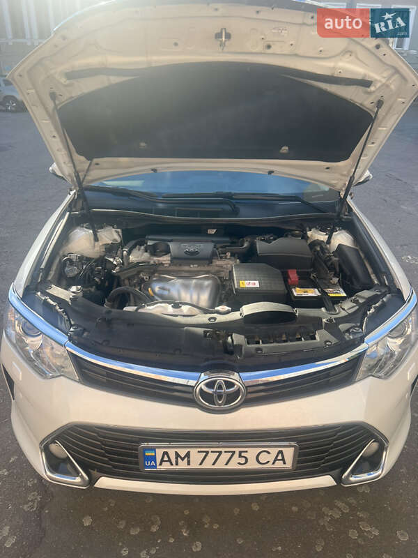 Седан Toyota Camry 2017 в Житомире