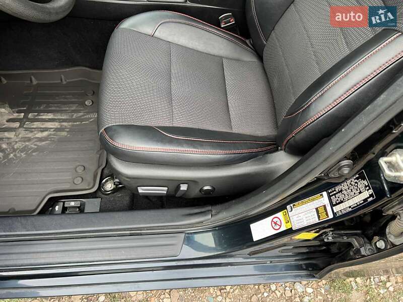 Седан Toyota Camry 2014 в Харкові