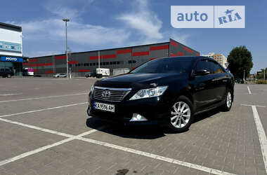 Седан Toyota Camry 2013 в Києві