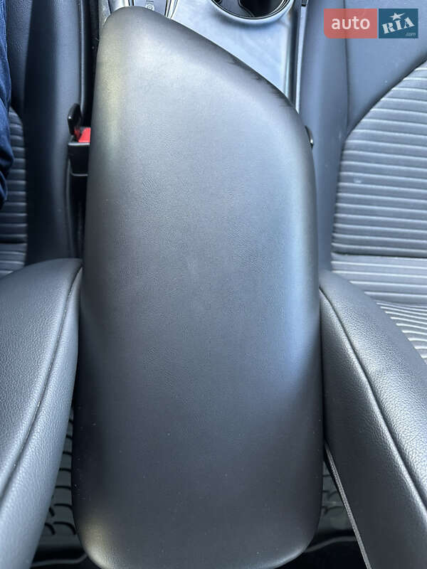 Седан Toyota Camry 2019 в Одесі