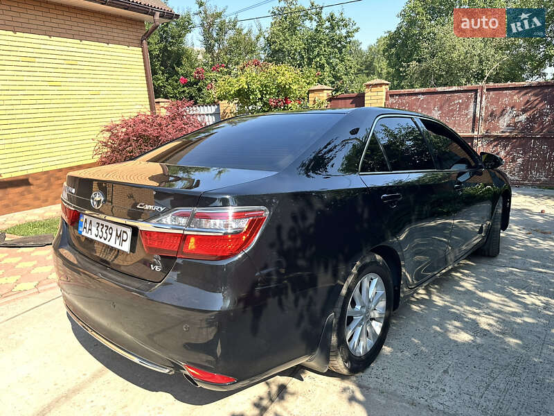 Седан Toyota Camry 2017 в Киеве