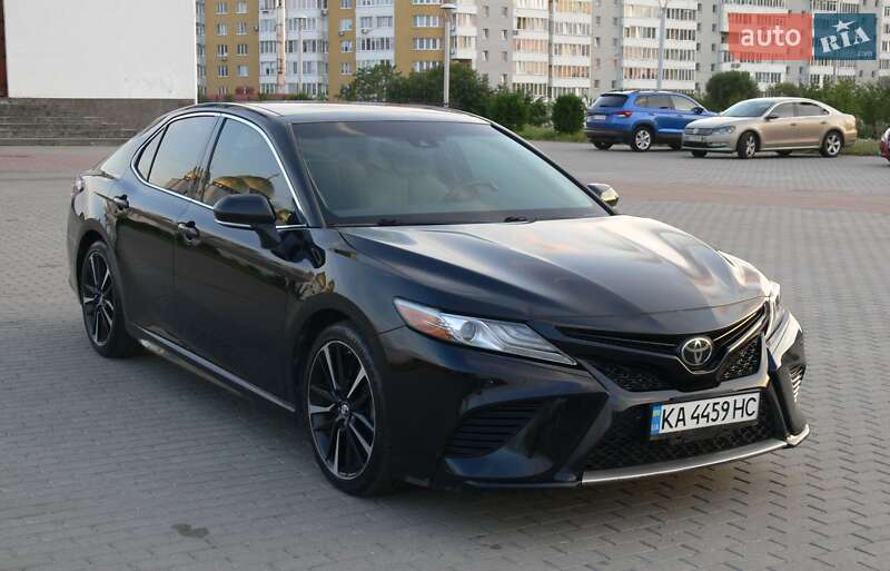 Седан Toyota Camry 2017 в Львове