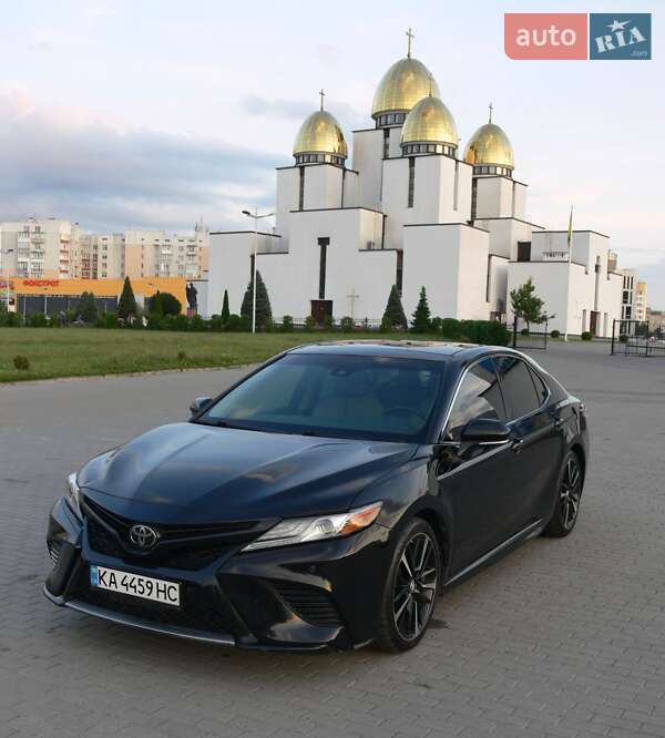 Седан Toyota Camry 2017 в Львове