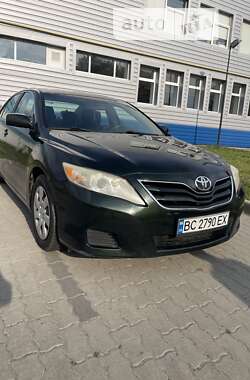 Седан Toyota Camry 2010 в Нововолынске