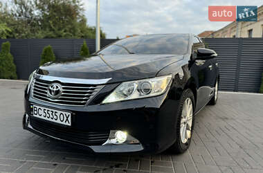 Седан Toyota Camry 2012 в Черкасах