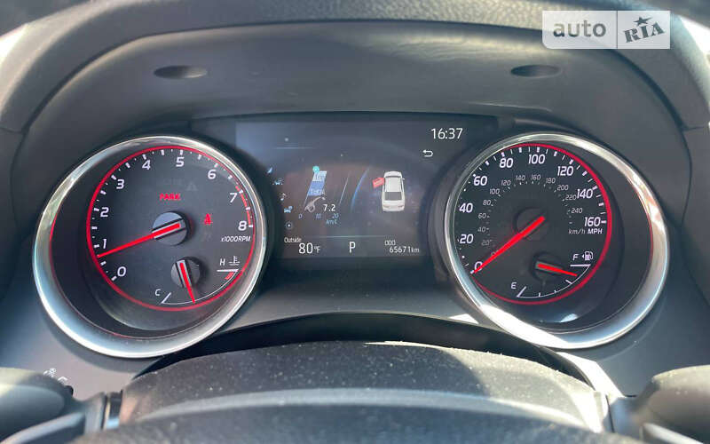 Седан Toyota Camry 2019 в Чернівцях