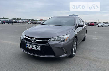 Седан Toyota Camry 2015 в Киеве