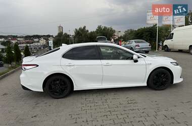 Седан Toyota Camry 2019 в Черновцах