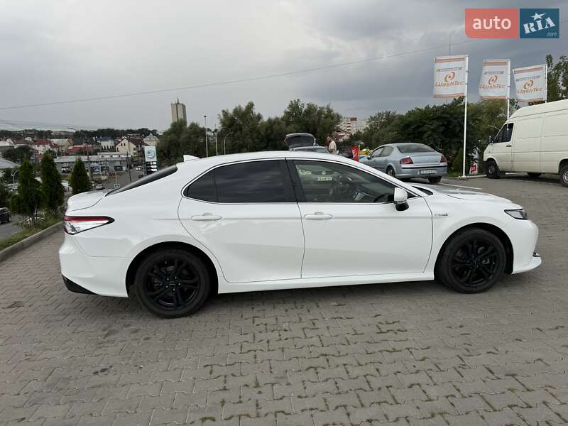 Седан Toyota Camry 2019 в Черновцах