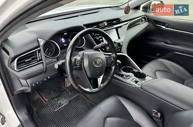 Седан Toyota Camry 2019 в Черновцах