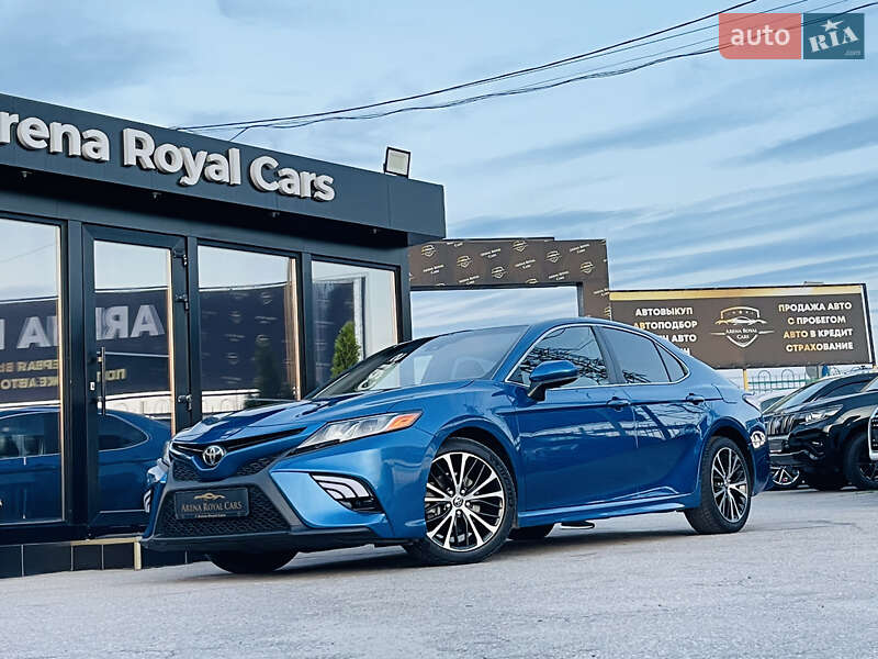 Седан Toyota Camry 2017 в Харькове