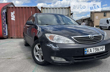 Седан Toyota Camry 2004 в Киеве