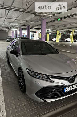 Седан Toyota Camry 2020 в Києві