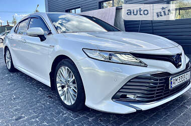 Седан Toyota Camry 2019 в Житомире