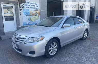 Седан Toyota Camry 2010 в Черновцах