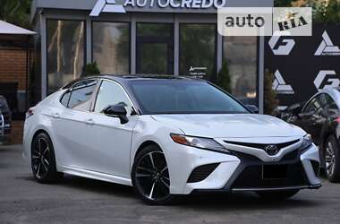 Седан Toyota Camry 2017 в Киеве