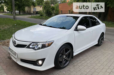 Седан Toyota Camry 2013 в Краснограде