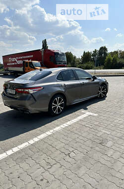 Седан Toyota Camry 2019 в Зборові