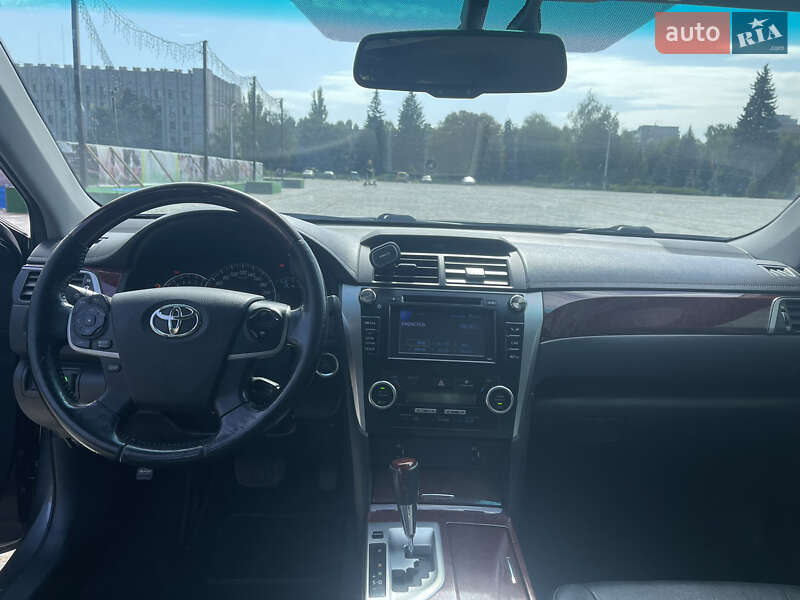 Седан Toyota Camry 2012 в Кременчуці