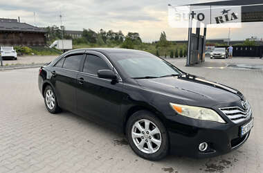 Седан Toyota Camry 2010 в Львові