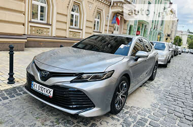 Седан Toyota Camry 2020 в Києві