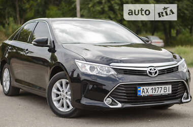 Седан Toyota Camry 2016 в Краснограді