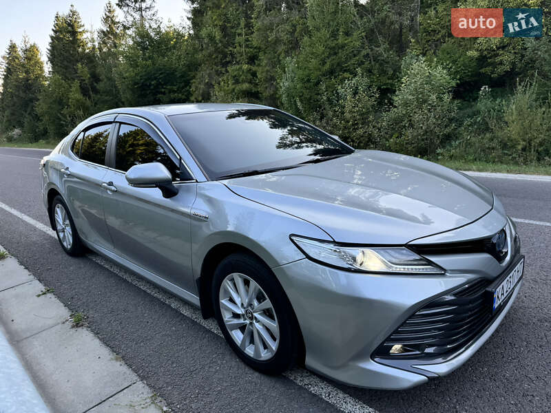 Седан Toyota Camry 2020 в Львове