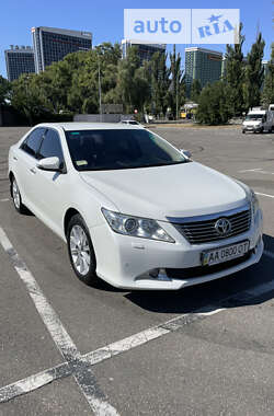 Седан Toyota Camry 2014 в Киеве