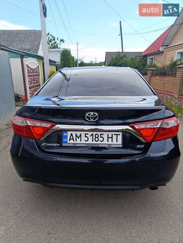 Седан Toyota Camry 2017 в Житомирі