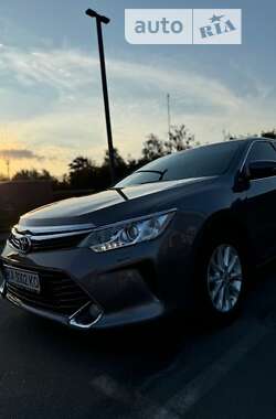 Седан Toyota Camry 2017 в Киеве