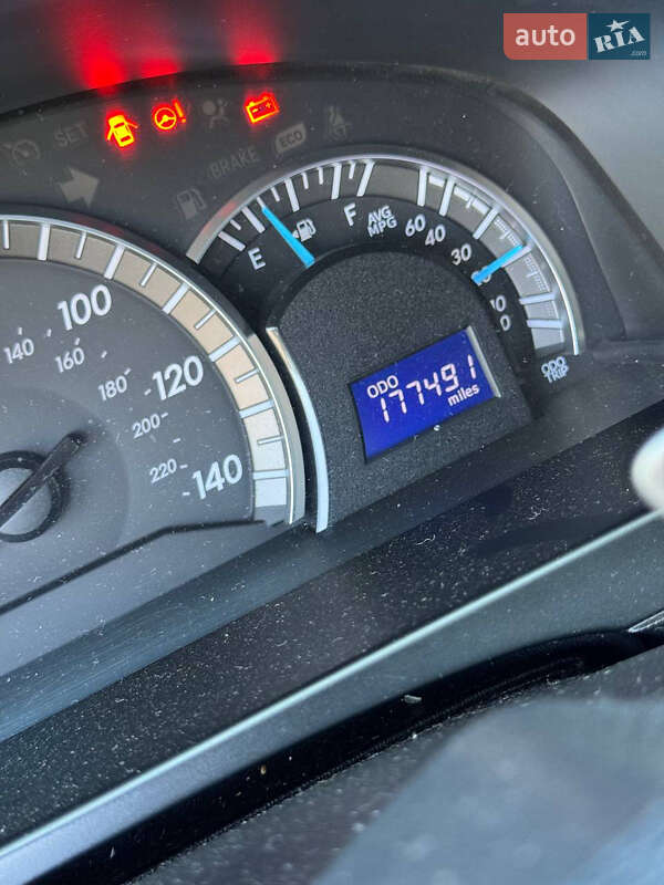 Седан Toyota Camry 2014 в Красилові