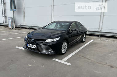 Седан Toyota Camry 2020 в Киеве