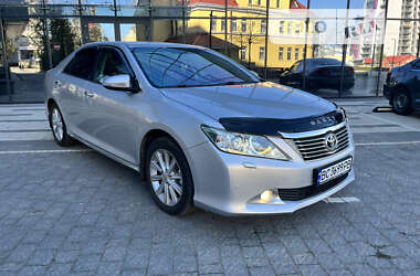 Седан Toyota Camry 2013 в Львові