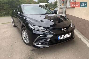 Седан Toyota Camry 2023 в 