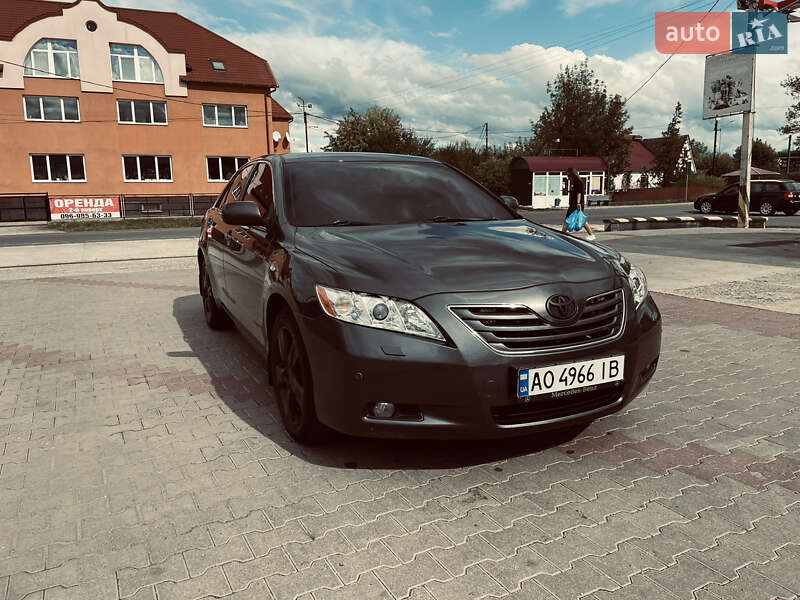 Седан Toyota Camry 2008 в Солотвине
