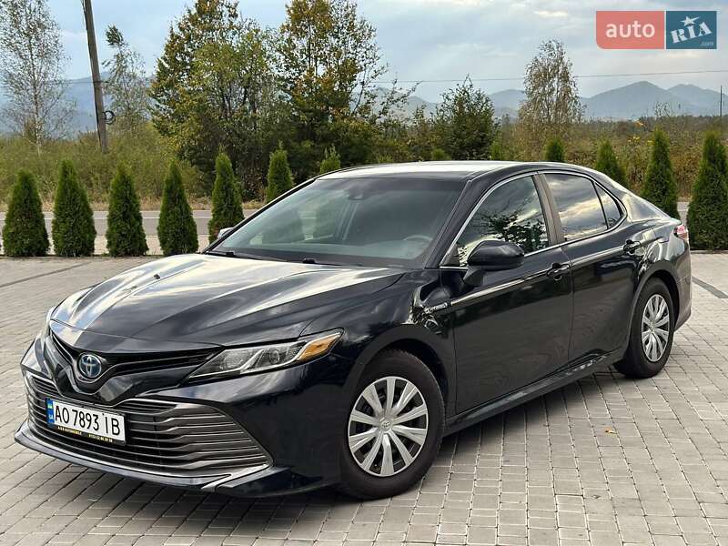 Седан Toyota Camry 2017 в 