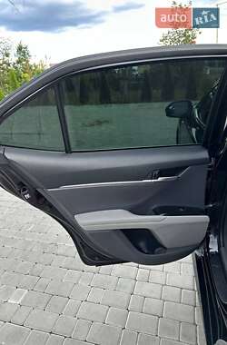 Седан Toyota Camry 2017 в 